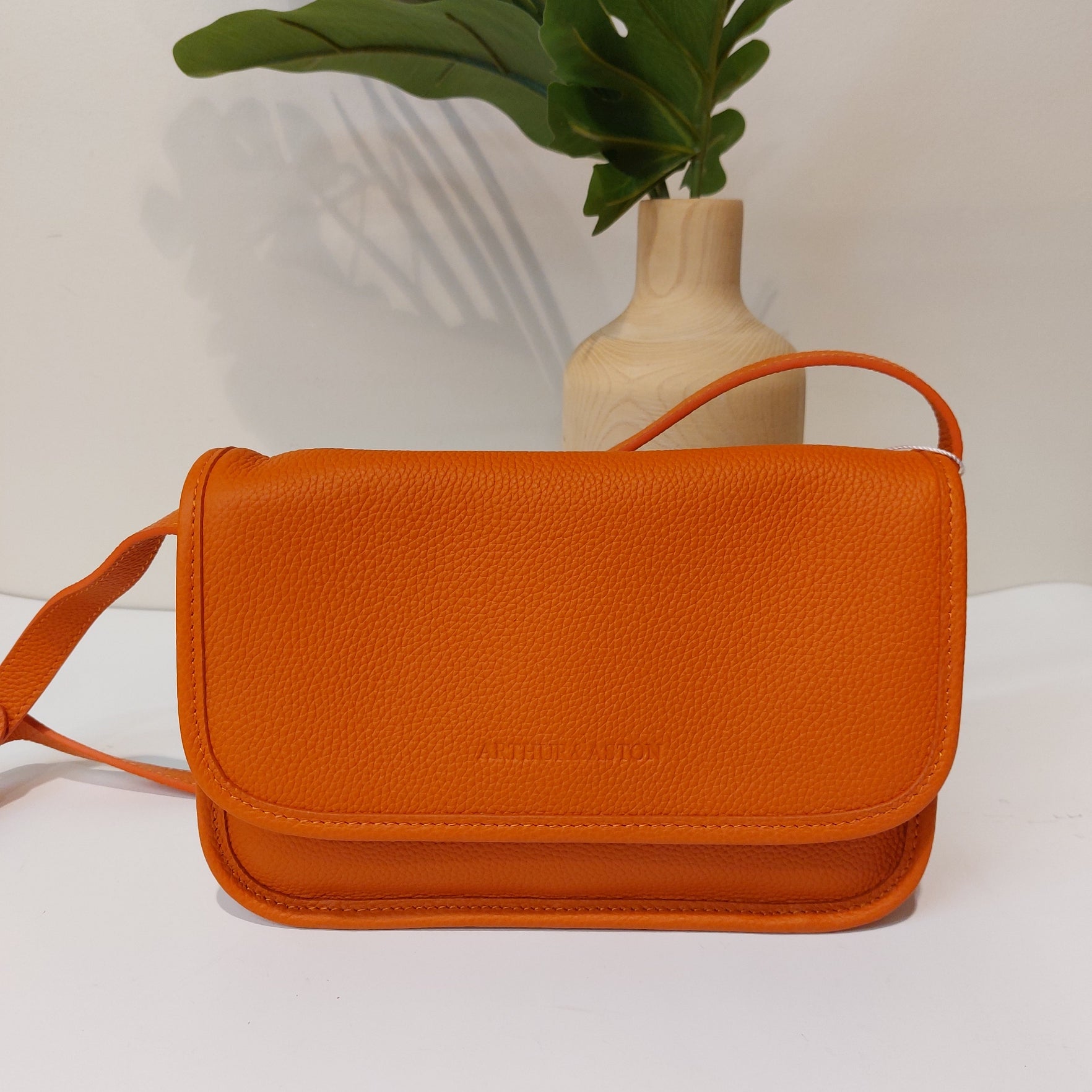 Handtas leder Arthur & Aston oranje